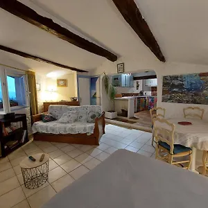https://le-charme-provencal.fr-provencehotel.com