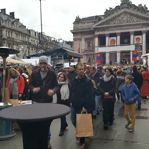 https://les-pieds-a-la-grande-place.brusselshotelsbook.com